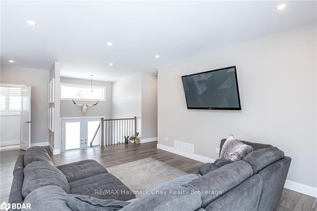 Houses Sold on Fairway Crescent in Wasaga Beach, ON ∞ Unreserved