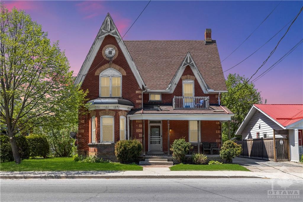 12 River St, Smiths Falls, ON