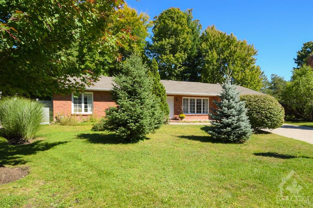 26 Amberwood Crescent, Ottawa, ON