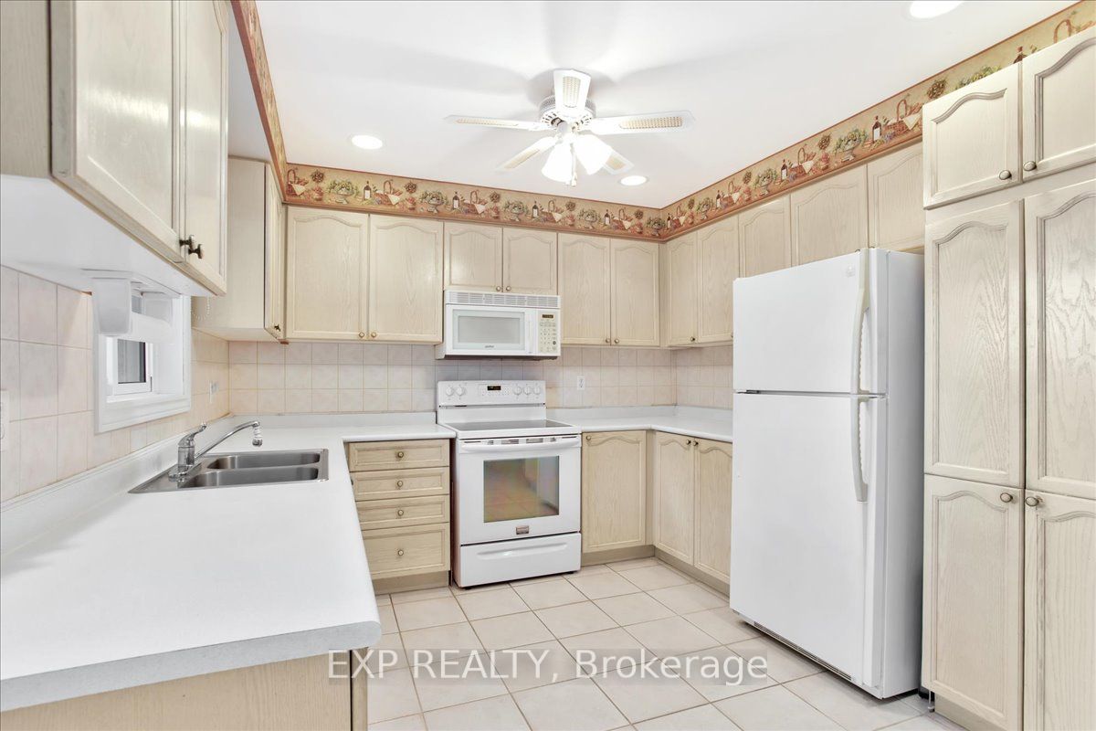 Houses Sold on Fairway Crescent in Wasaga Beach, ON ∞ Unreserved